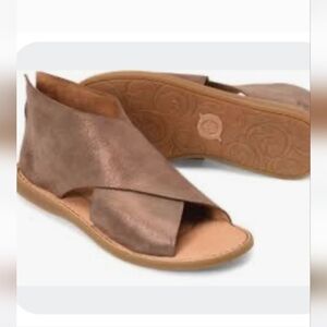 EUC Born Iwa Sandal Copper Metallic Leather Women's Size 10
